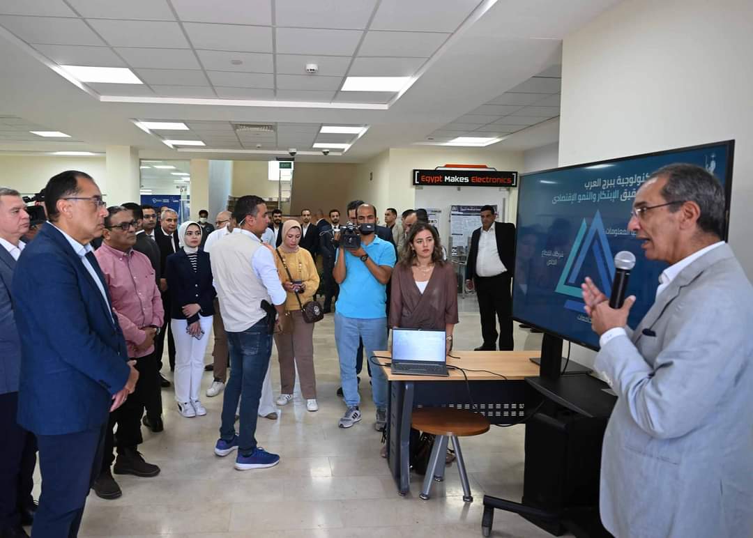 رئيس الوزراء يتفقد المنطقة التكنولوجية ببرج العرب الجديدة