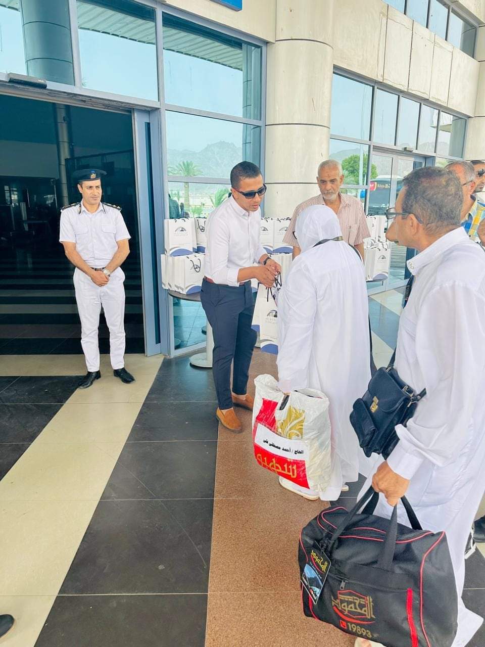وزير النقل يتابع انطلاق أول أفواج الحج البرى من ميناء نويبع البحرى