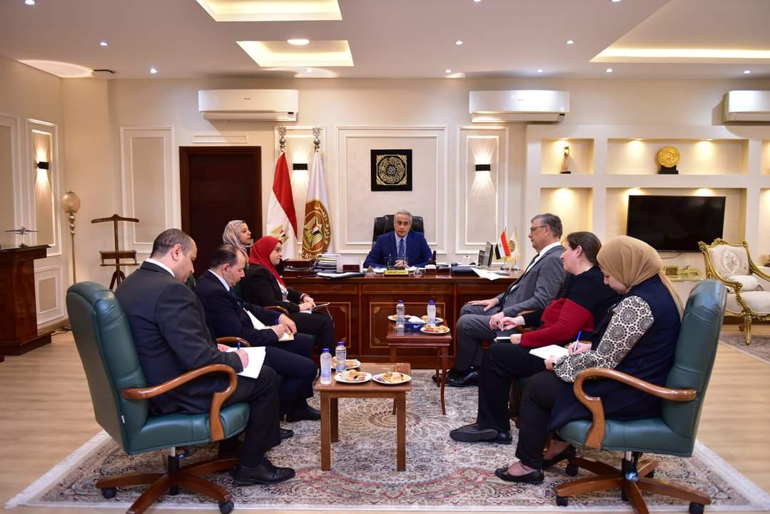 وزير العمل يبحث مع سفير هولندا آليات التعاون المشترك فى مجالات التدريب المهنى وتنقل الأيدى العاملة 
