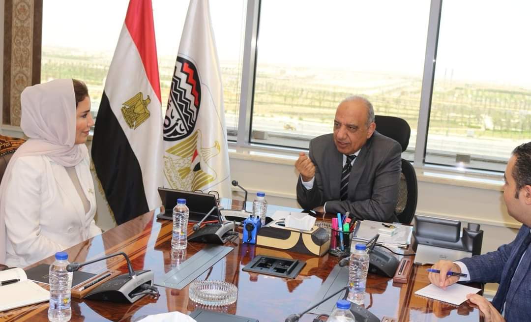 وزير قطاع الأعمال يبحث مع وفد غرفة تجارة وصناعة سلطنة عمان تعزيز التعاون الاستثمارى والتجارى