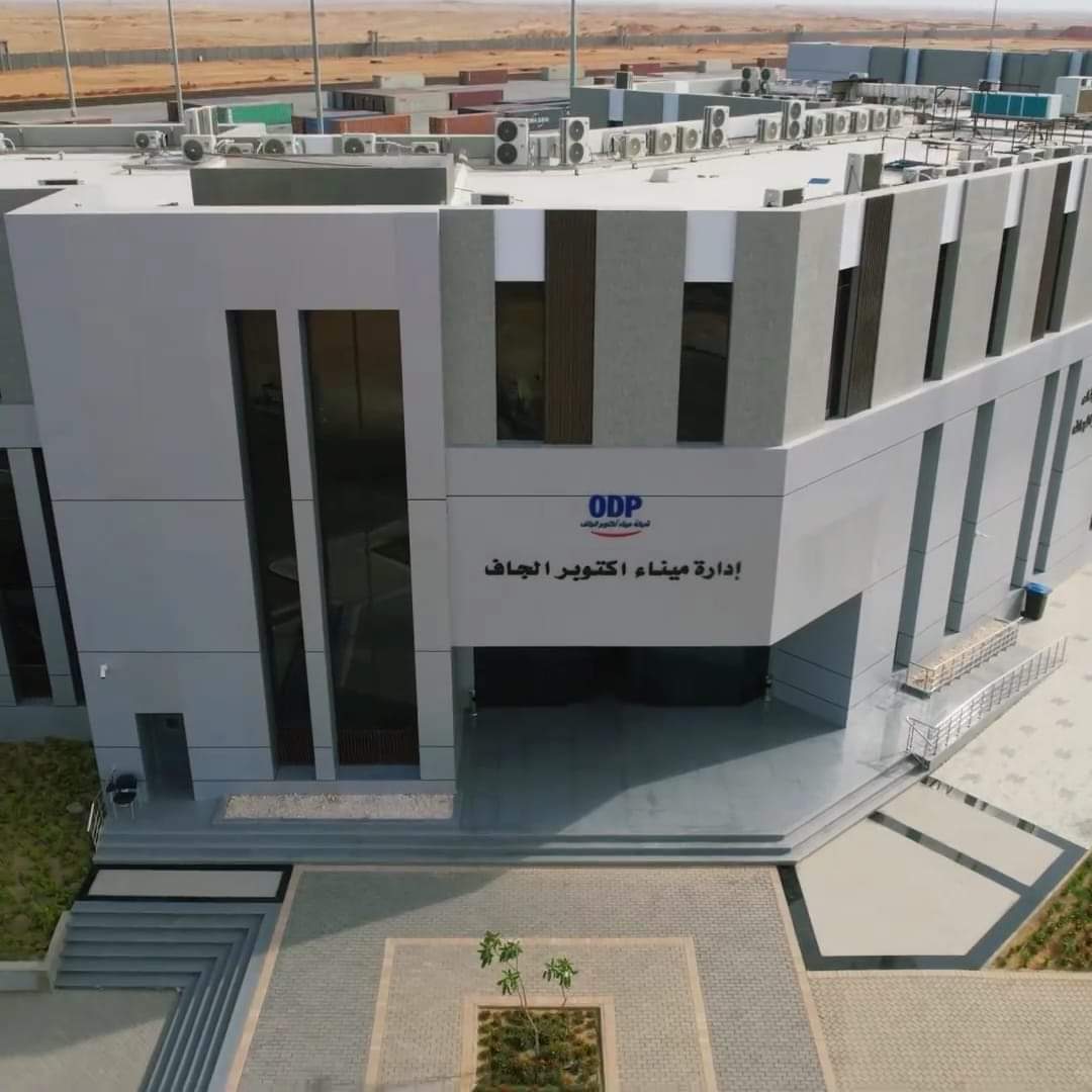 ميناء أكتوبر الجاف يواصل استقبال الواردات والصادرات القادمة والمتجهة من و إلى الموانئ البحريه المصرية