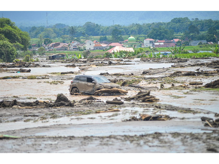 ارتفاع حصيلة ضحايا الفيضانات في سومطرة الإندونيسية .. إلى 58 حالة وفاة - الخبر لايف