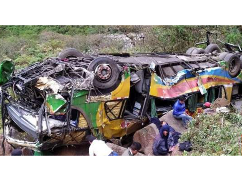 وفاة 16 شخصا على الأقل .. بانقلاب حافلة في البيرو