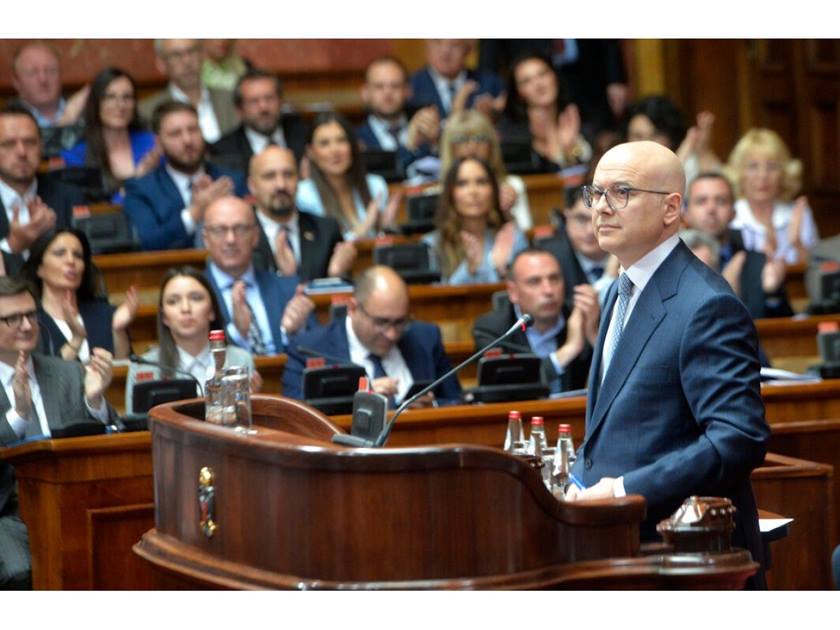 البرلمان الصربي .. يصادق على تعيين فوسيفيتش رئيسا للوزراء
