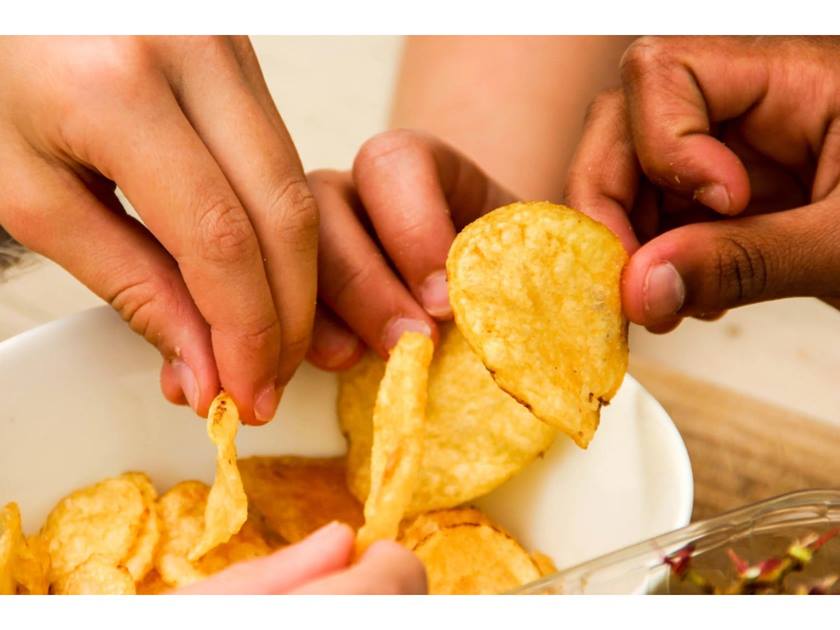 دراسة أمريكية تحذر من أطعمة شائعة .. تزيد من خطر الإصابة بالسكتة الدماغية