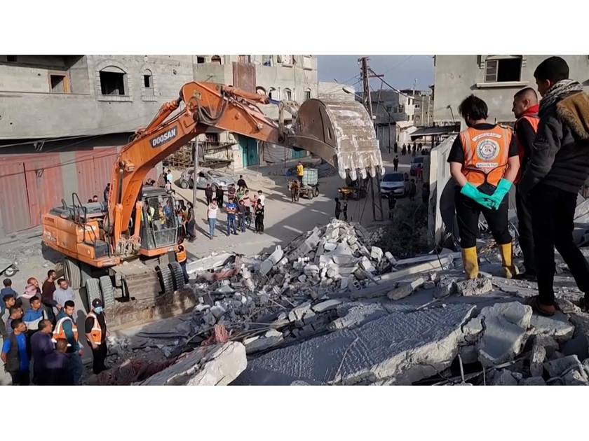 انتشال جثامين أكثر من 70 شهيدا من مخيم جباليا .. بعد انسحاب قوات الاحتلال منه