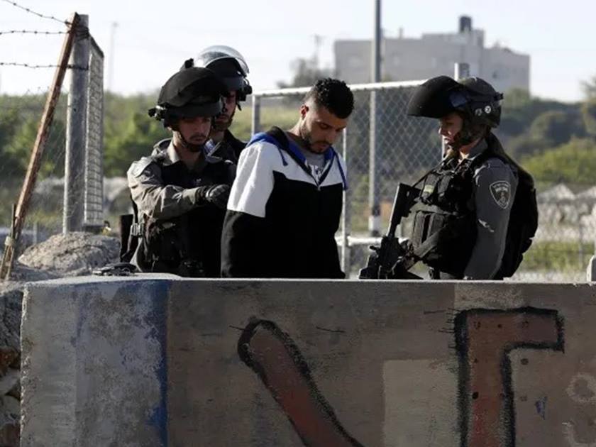 قوات الاحتلال الإسرائيلي تعتقل 15 فلسطينيا من الضفة الغربية .. بينهم معتقلة سابقة