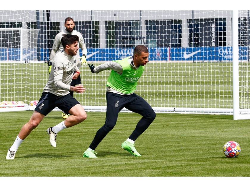 باريس سان جيرمان يستضيف بوروسيا دورتموند غدا .. في إياب الدور قبل النهائي
