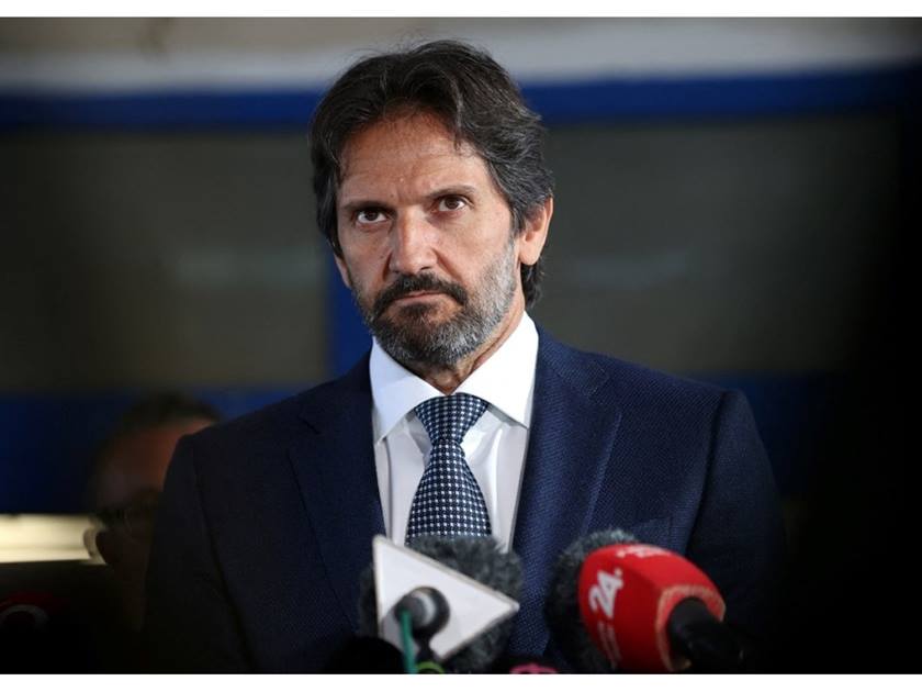 وزير الدفاع السلوفاكي: حالة رئيس الوزراء تجاوزت مرحلة الخطر .. بعد محاولة الاغتيال