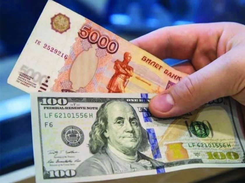 تراجع سعر صرف الروبل الروسي أمام الدولار .. في بورصة موسكو
