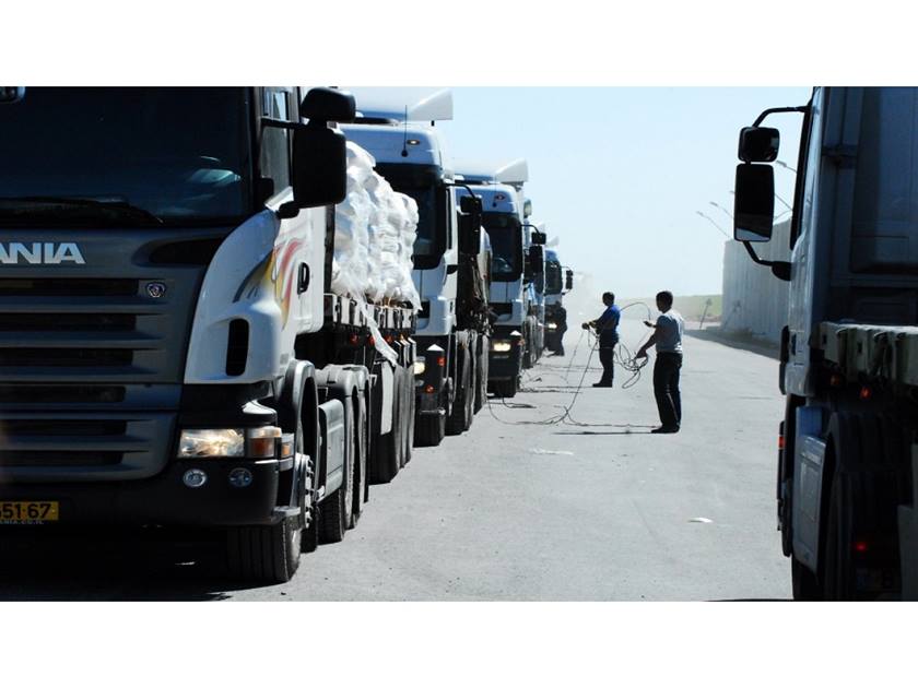 قوات الاحتلال .. تمنع دخول 400 شاحنة مساعدات إلى قطاع غزة
