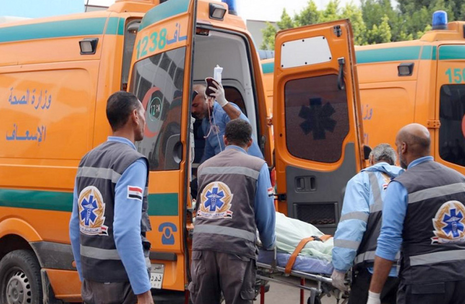 بالأسماء.. إصابة 6 أشخاص في حادث انقلاب سيارة بصحراوي البحيرة