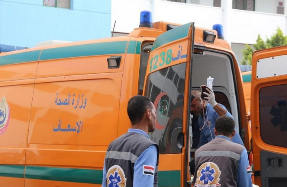 بالأسماء.. إصابة 8 أشخاص بحادث إنقلاب سيارة في البحيرة