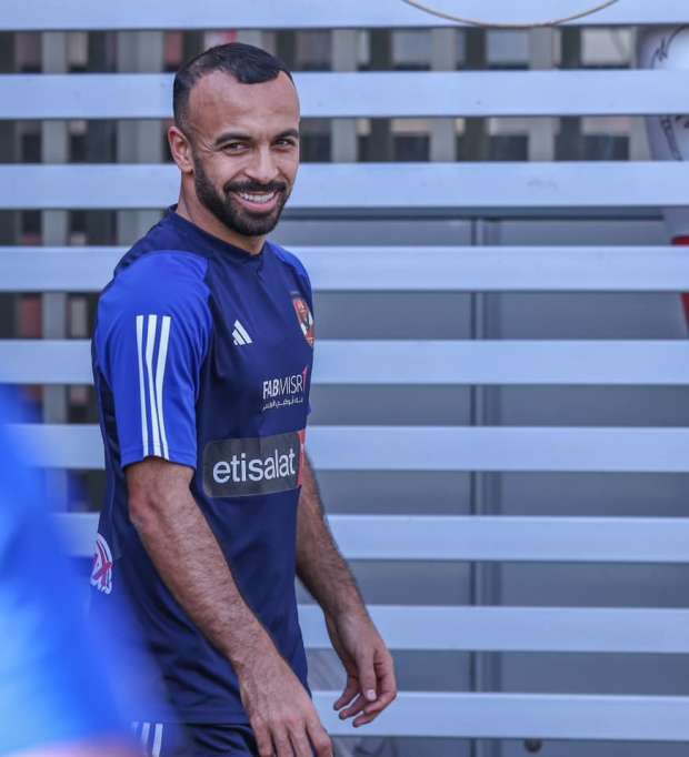 محمد مجدي أفشة يعود لتدريبات الأهلي بعد انتهاء أزمته الإعلامية