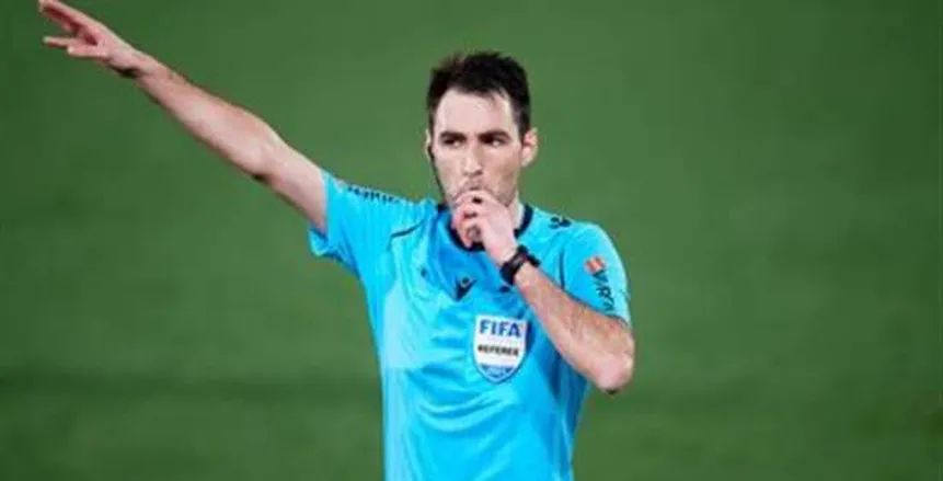 من هو أليخاندرو مونييز حكم مباراة القمة بين الأهلي والزمالك؟