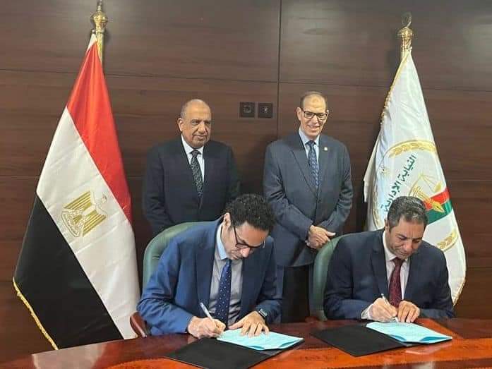 توقيع عقد لاستغلال مبنى مملوك لشركة الصوت والضوء بأسوان