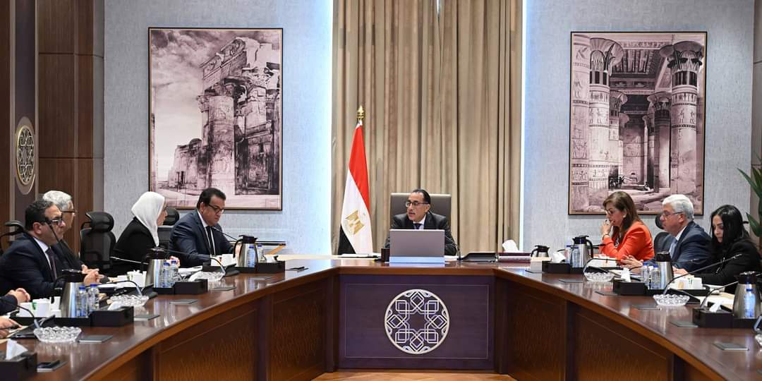 رئيس الوزراء يتابع تنفيذ محاور المشروع القومى لتنمية الأسرة المصرية