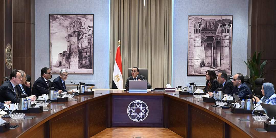 رئيس الوزراء يتابع مع وزير الكهرباء تطوير ورفع كفاءة الشبكات وصولاً لتقليل نسبة الفاقد