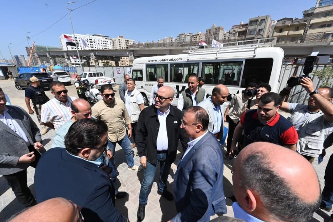 كوبرى على مستويين لربط شارع السادات بالطريق الساحلى الدولى عند التقاطع مع شارع مصطفى كامل بالإسكندرية