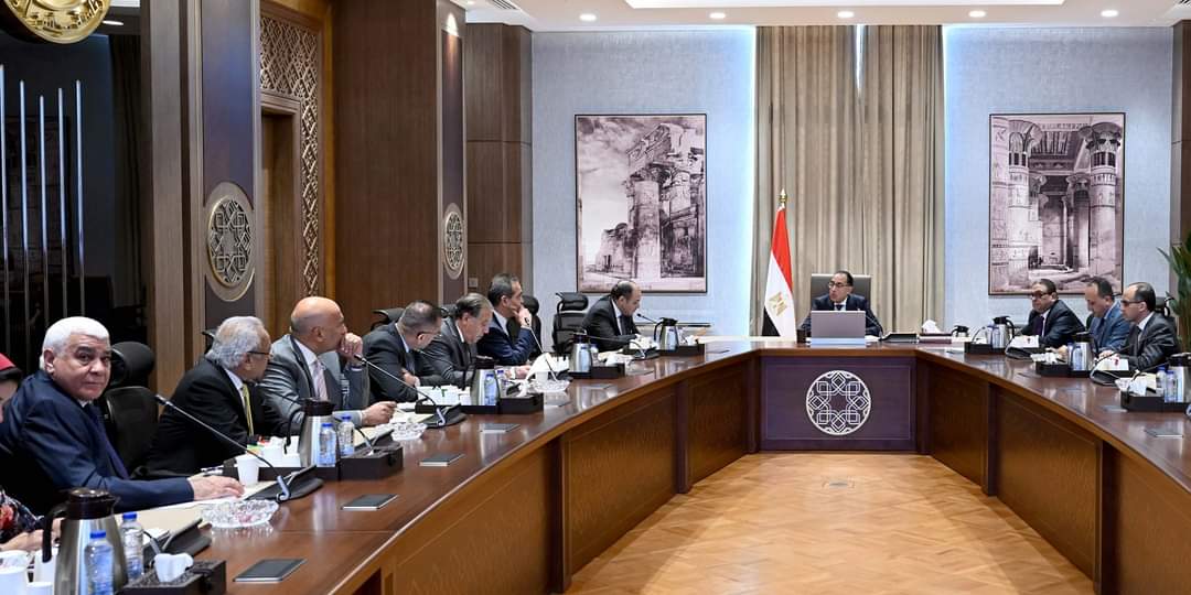 رئيس الوزراء يلتقى أعضاء المجلس التصديرى وغرف الصناعة