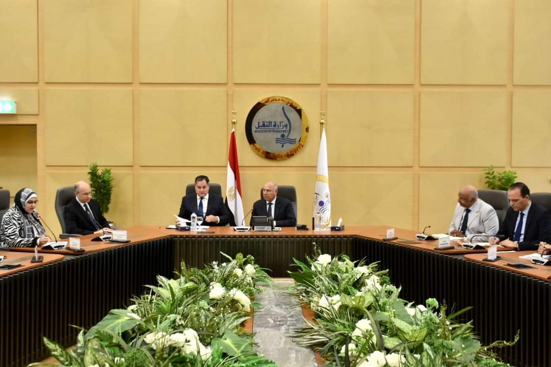 وزير النقل يبحث مع وزير الاقتصاد الوطنى بالمجر توريد باقي صفقة ال1350 عربة سكة حديد جديدة