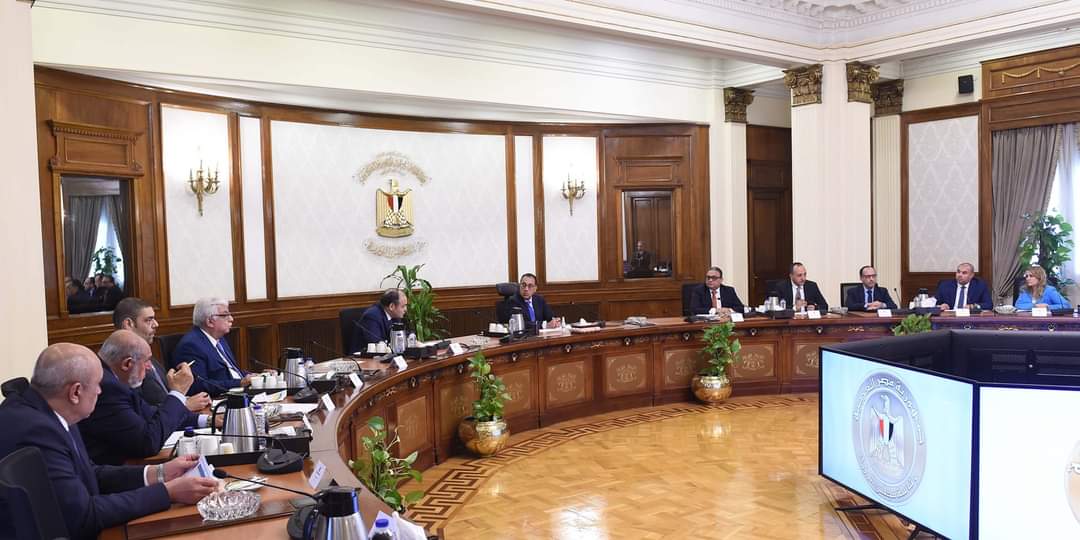 رئيس الوزراء يلتقى أعضاء المجلس التصديرى ومجلس إدارة غرفة الصناعات الهندسية
