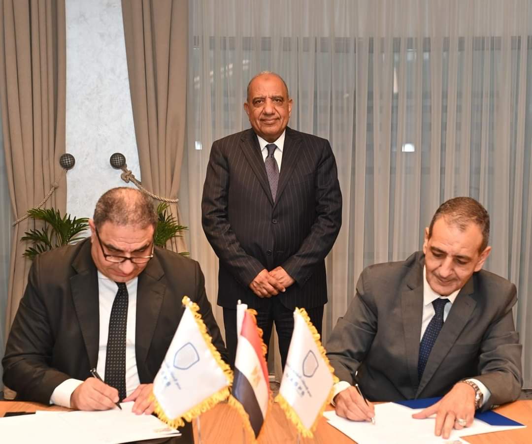 بروتوكول تعاون بين وزارة قطاع الأعمال ومجمع الإصدارات المؤمنة والذكية