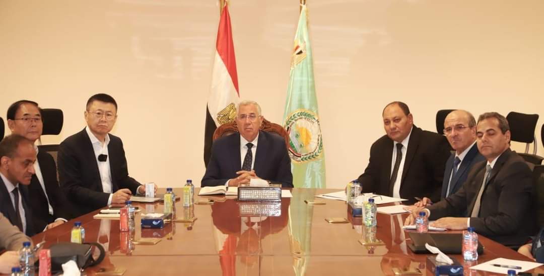 وزير الزراعة يبحث مع ممثلي 22 شركة صينية تعزيز التعاون فى إنتاج الدواجن والأعلاف والأمصال واللقاحات