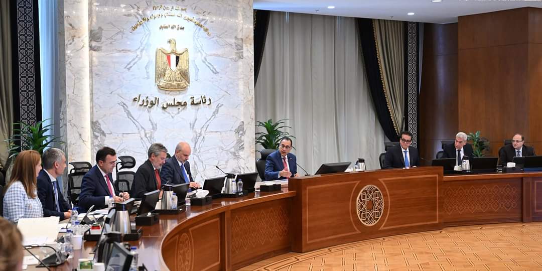 رئيس الوزراء يبحث مع وزير الصحة الإيطالى تعزيز التعاون المشترك فى الرعاية الصحية وتصنيع الأدوية
