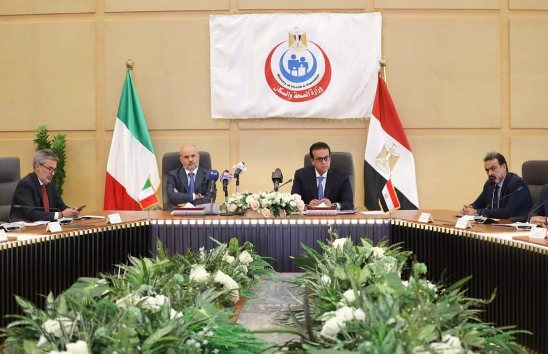 مائدة مستديرة بعنوان "التعاون فى مجال الرعاية الصحية وزيادة الاستثمارات المصرية الإيطالية فى علوم الحياة"