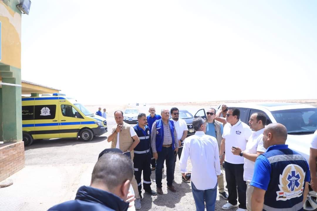 وزير الصحة يفاجئ نقطتى الإسعاف بالكيلو 58 و 41 بمطروح 