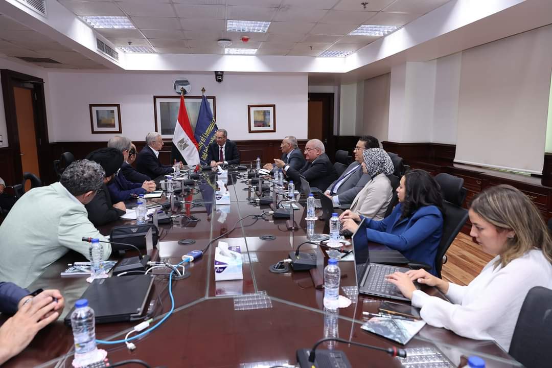 وزير الاتصالات يبحث مع مسؤولى نوكيا العالمية خططها التوسعية فى تصنيع الهواتف المحمولة بمصر والتصدير للخارج    