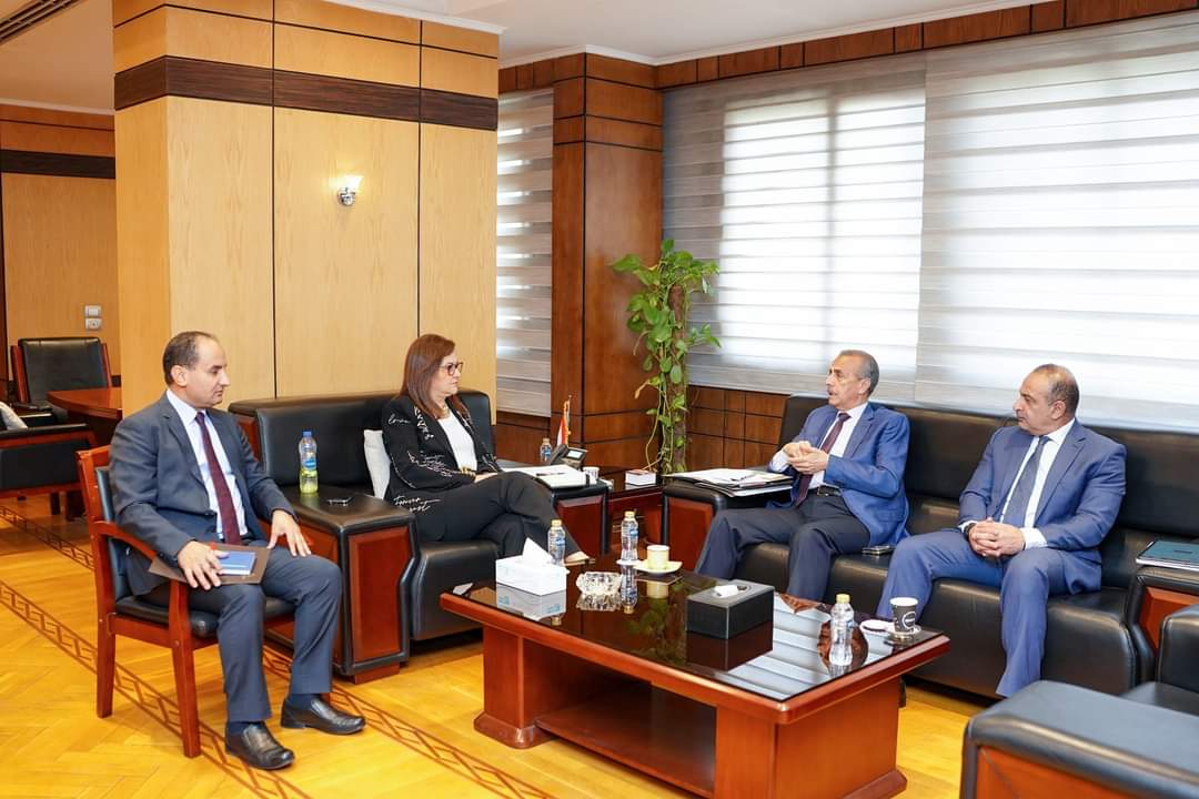 وزيرة التخطيط تناقش مع رئيس المركزى للتعبئة العامة والإحصاء مواكبة تطورات التحول الرقمى والذكاء الاصطناعى 