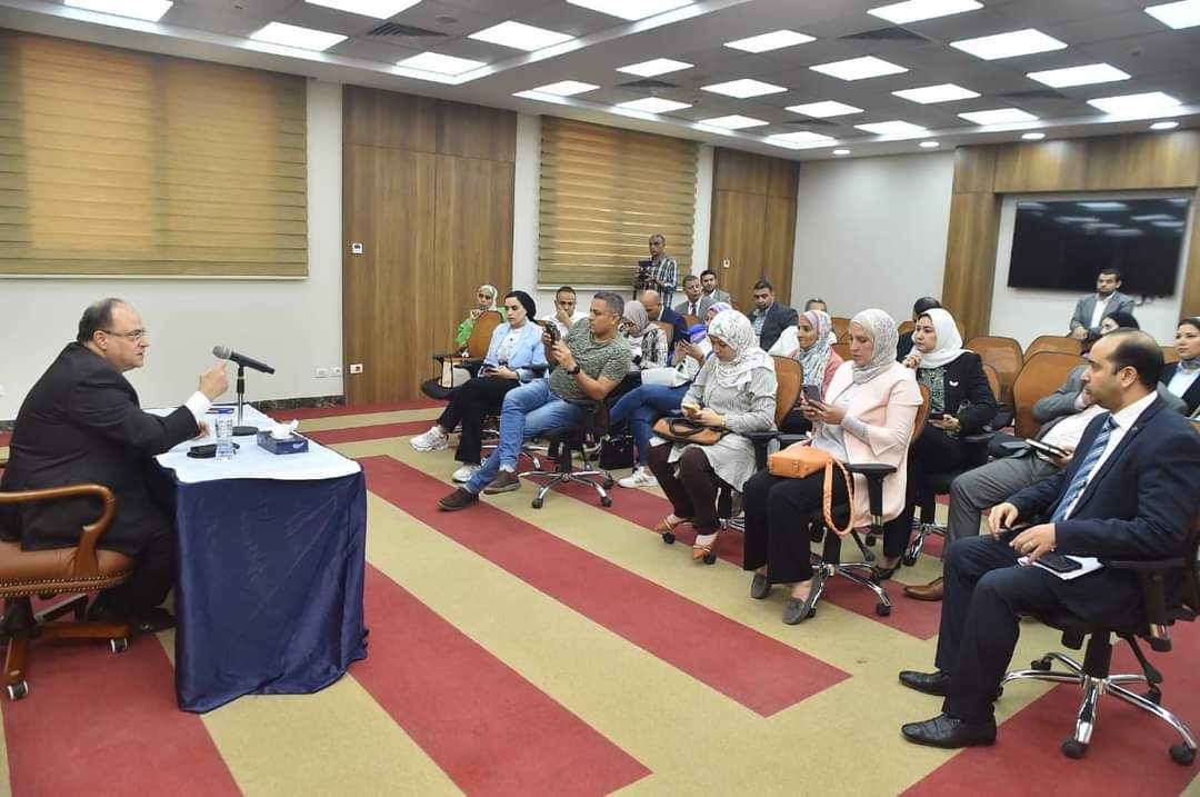 د. على الغمراوى : ظاهرة نقص الدواء مؤقتة..والمخزون الإستراتيجى للمواد الخام ومستلزمات الإنتاج آمن