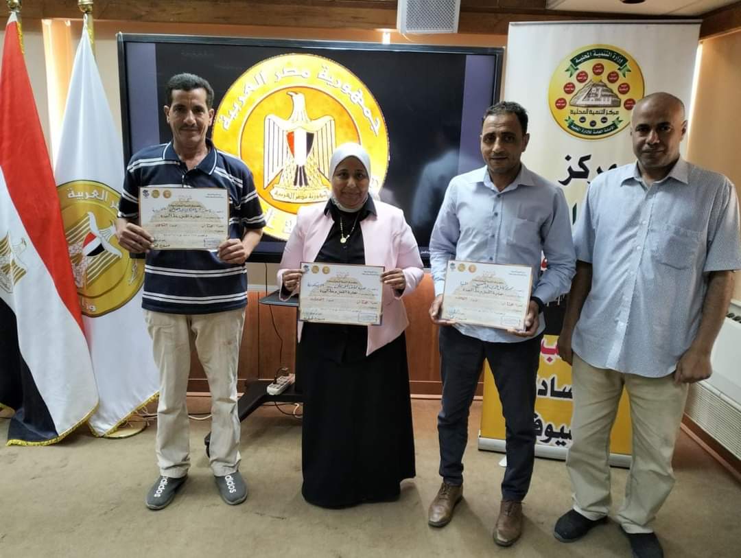 تسليم الشهادات لـ159 متدربًا اجتازوا 5 دورات تدريبية بسقارة