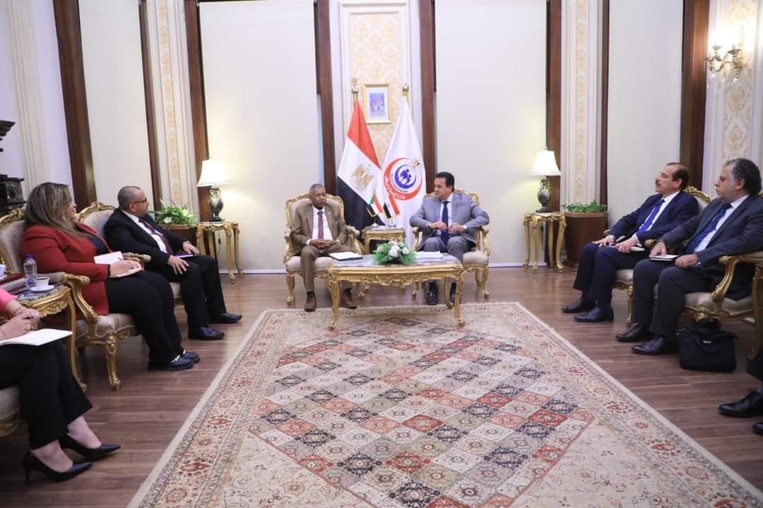وزير الصحة يبحث مع سفير السودان تعزيز سبل التعاون