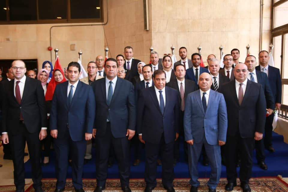 رئيس مجلس الدولة يكرم الموظفين المتميزين