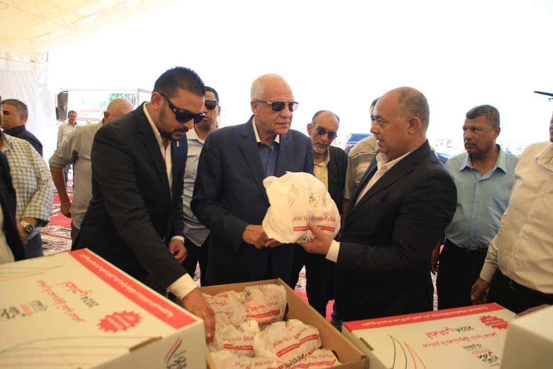 محافظ الجيزة يشهد توزيع 12.5طن من لحوم الأضاحى 