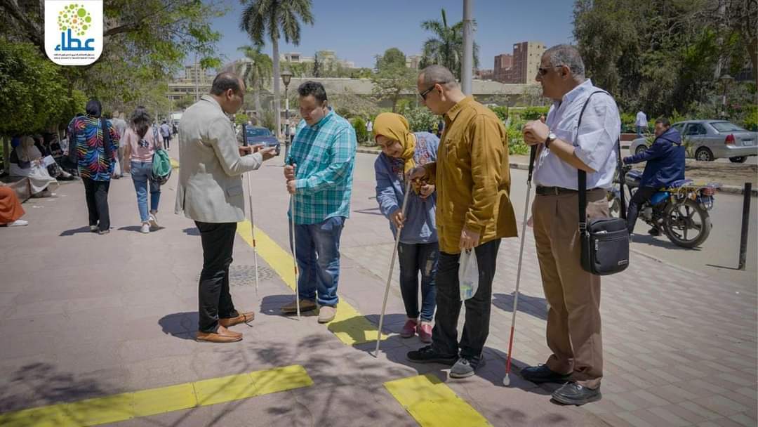 تركيب أول مسارات للطلبة المكفوفين وضعاف البصر بجامعة الزقازيق