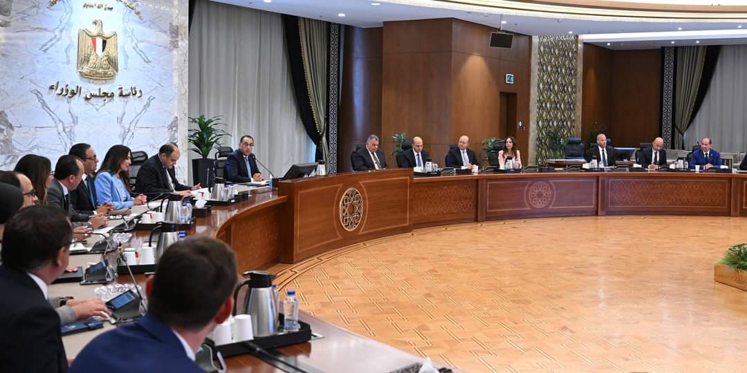 رئيس الوزراء يلتقى أعضاء غرفة التجارة والصناعة الفرنسية ومسئولى كبرى الشركات العاملة بمصر
