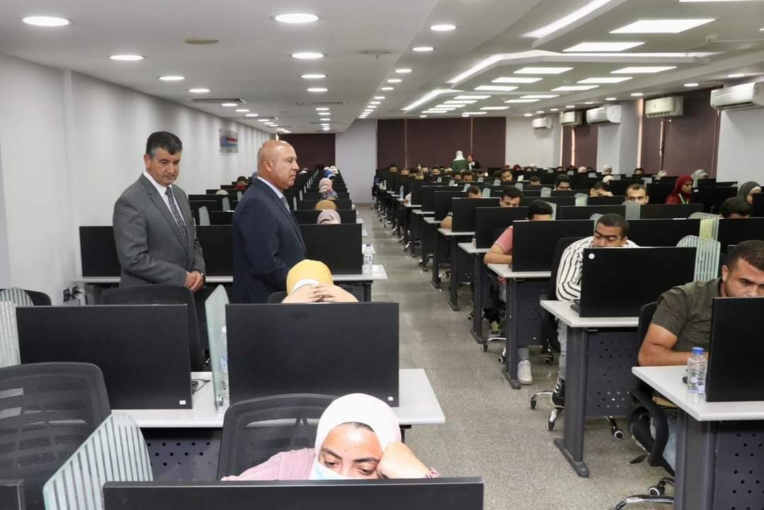 كامل الوزير يتفقد أعمال امتحان المتقدمين لشغل وظائف مهندسين ومحاسبين جدد بالهيئة القومية للأنفاق
