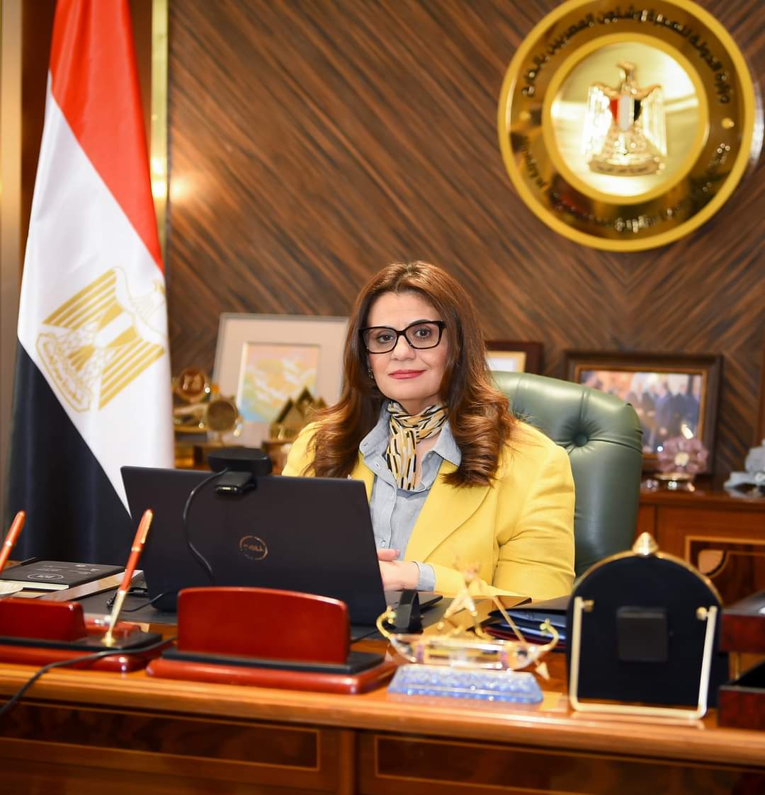 أعضاء الجاليات المصرية يناشدون وزيرة الهجرة بإعادة فتح مبادرة سيارات المصريين