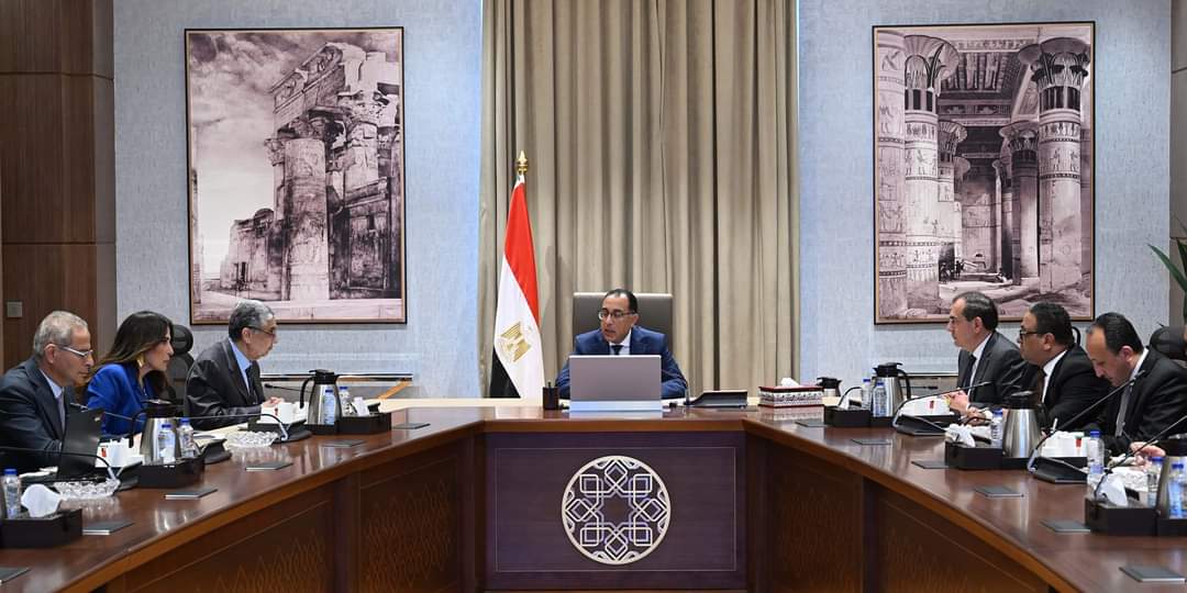 رئيس الوزراء : الدولة بمختلف أجهزتها تعمل على إنهاء أزمة إنقطاع الكهرباء فى أقرب وقت ممكن