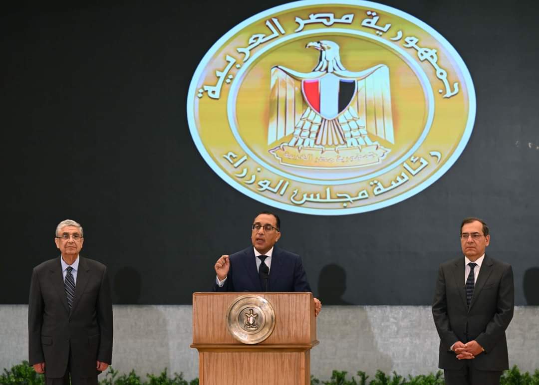 رئيس الوزراء : نعتذر عن قطع الكهرباء..وحاسين بمعاناة المواطنين