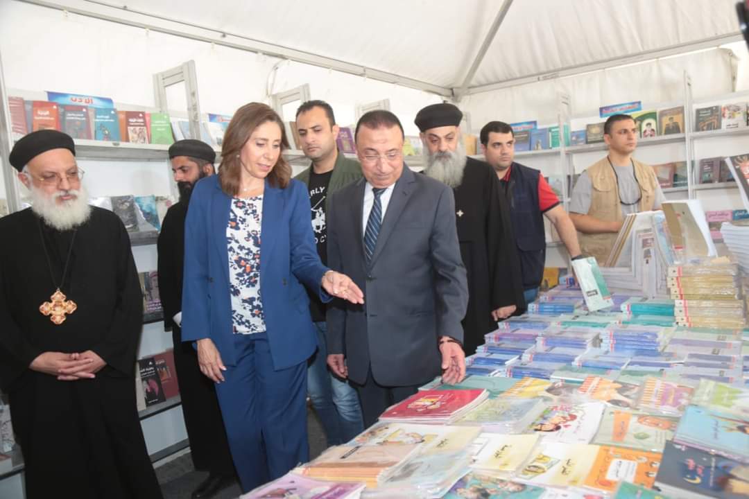وزيرة الثقافة تفتتح الدورة السابعة لمعرض الكتاب بالكاتدرائية المرقسية بالإسكندرية