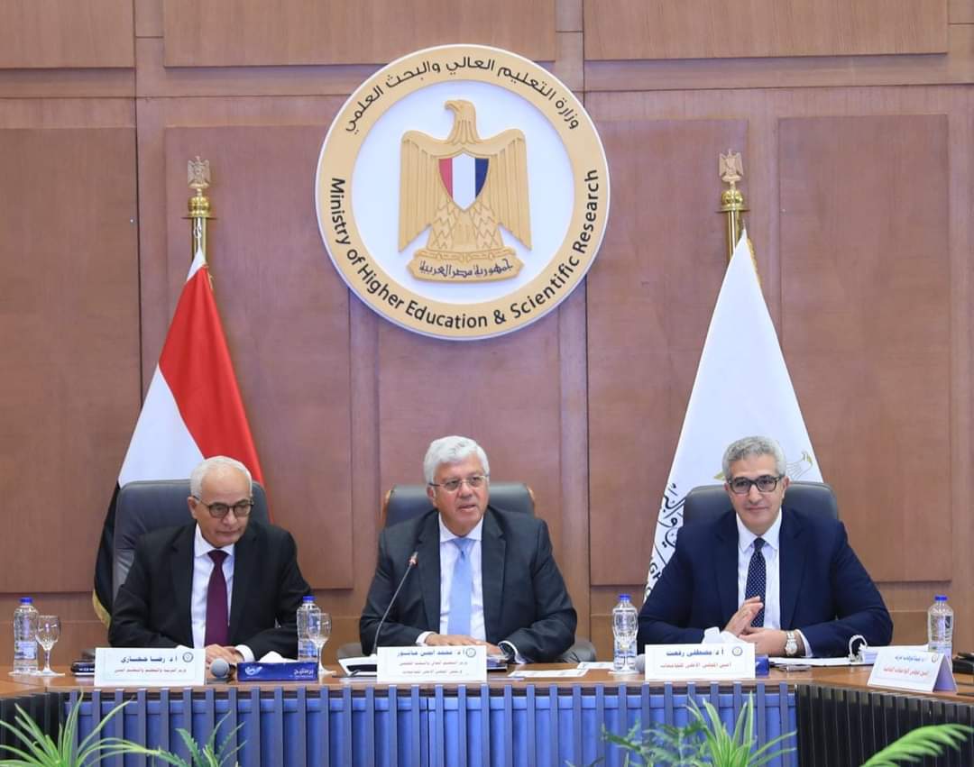 وزيرالتعليم العالى يوجه الجامعات بـسرعة الإنتهاء من إعلان نتائج امتحانات نهاية العام