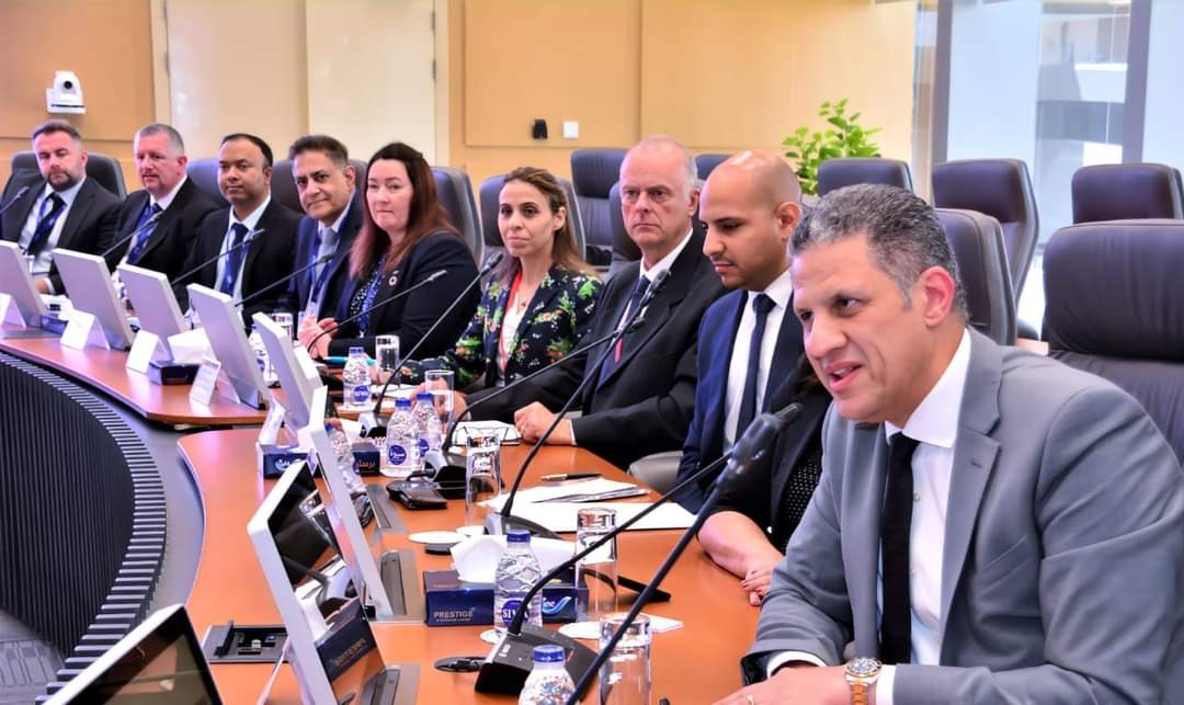 وزير الطيران يبحث التعاون مع كبرى الشركات البريطانية في النقل الجوى