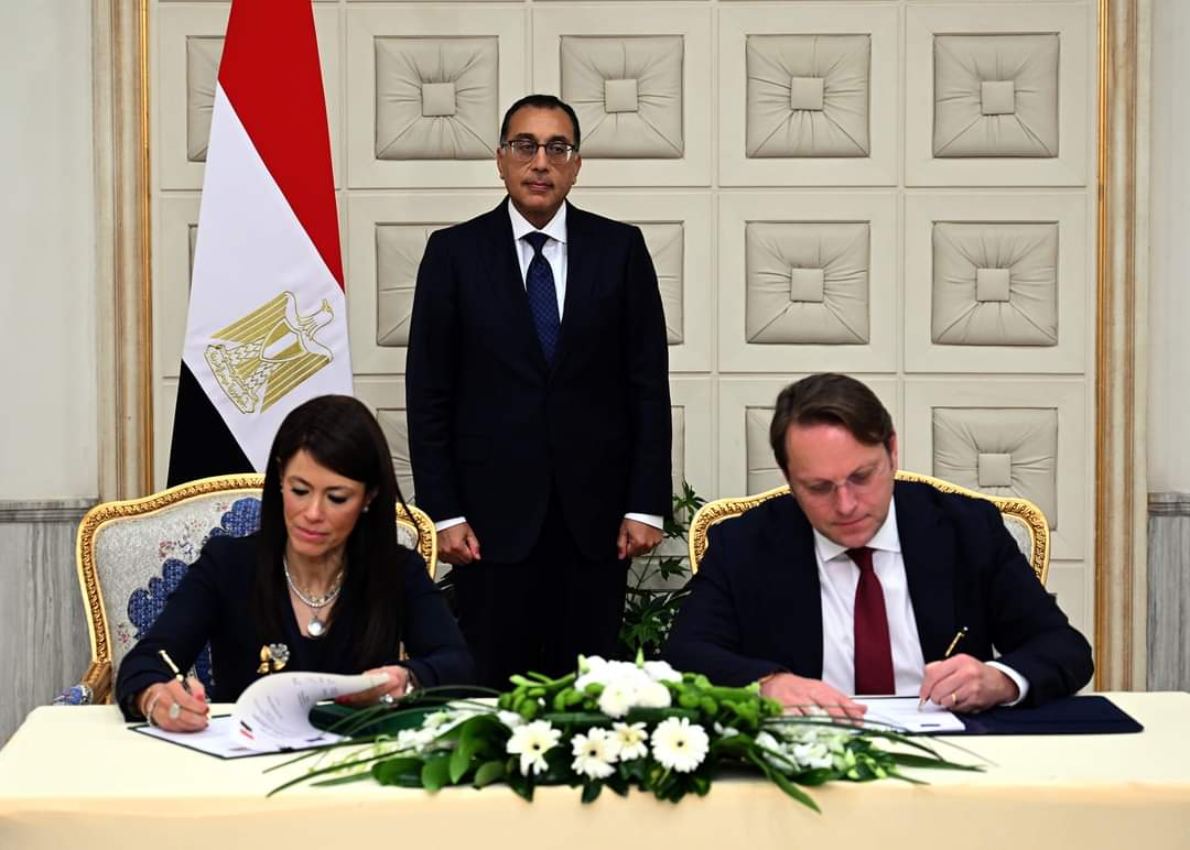 رئيس الوزراء يشهد التوقيع على 4 اتفاقيات تمويلية م بمنح من الإتحاد الأوروبى 