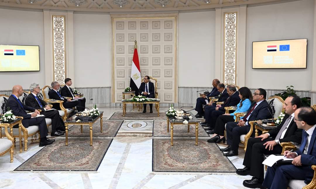 رئيس الوزراء يلتقى المُفوض الأوروبى للتجارة