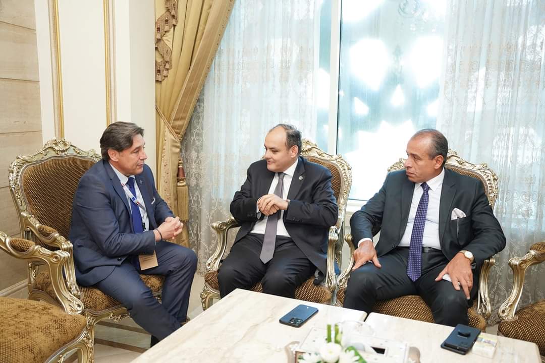 وزير التجارة  يبحث مع مسؤولى شركات عالمية الدخول والتوسع فى سوق مواد البناء والطاقة المتجددة 